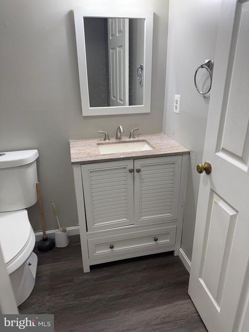 8502 Chase Glen Cir, FAIRFAX STATION, VA, 22039-3301 | Card Image