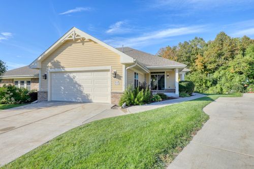 W129N6745 Northfield Cir, Menomonee Falls, WI, 53051-2016 | Card Image