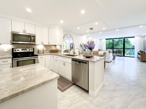 303-4800 Bayview Dr, Fort Lauderdale, FL, 33308-4900 | Card Image
