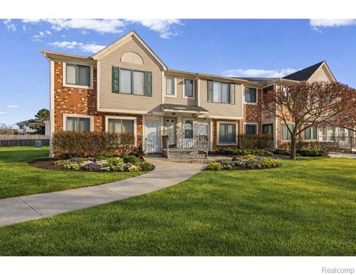 25-30755 Hidden Pines Ln, Roseville, MI, 48066-7308 | Card Image