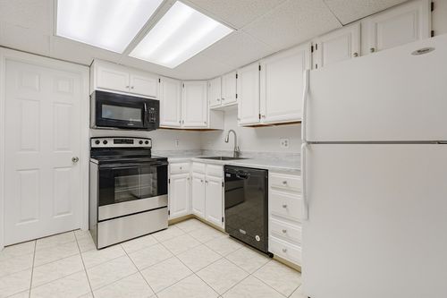 apt-30-14 Shadowbrook Ln, Milford, MA, 01757-1144 | Card Image