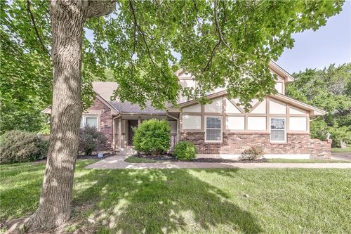 529 Sw Windmill Ln, Lee's Summit, MO, 64082-4670 | Card Image