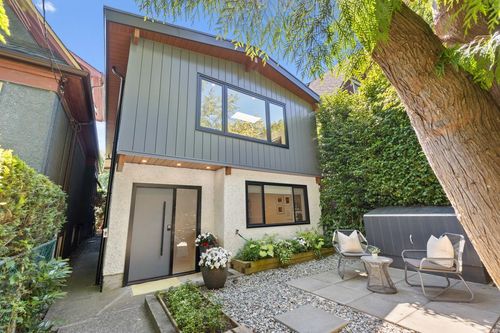 1346 E 15th Ave, Vancouver, BC, V5N2E4 | Card Image
