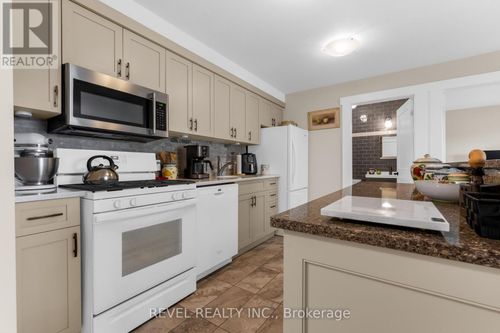302-111 Smits, West Lincoln (Smithville), ON, L0R2A0 | Card Image