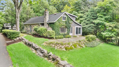 105 Ladder Hill Rd N, Weston, CT, 06883-1128 | Card Image