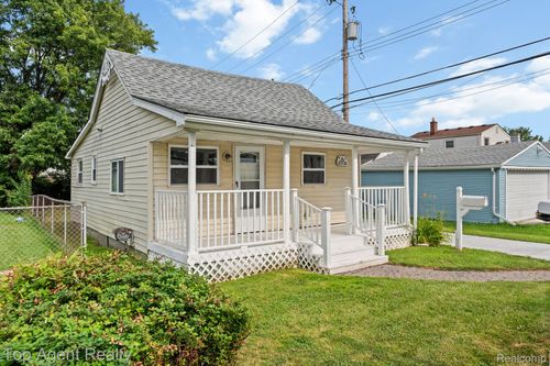 27734 Lasslett St, Roseville, MI, 48066-7915 | Card Image