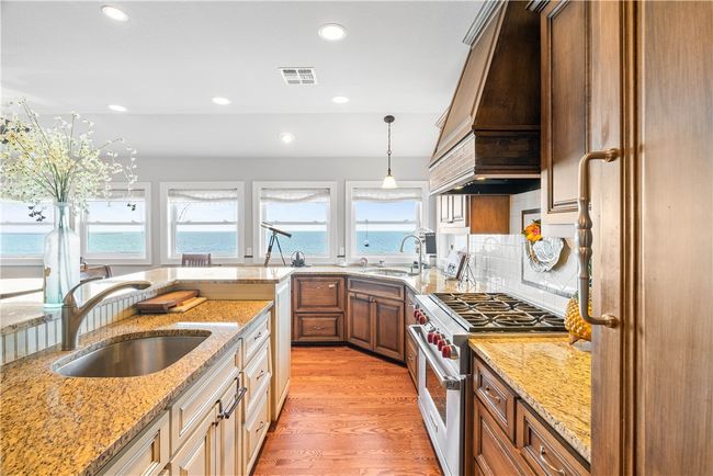 110 Bayshore Dr, House other with 2 bedrooms, 2 bathrooms and 3 parking in Ingleside TX | Image 13