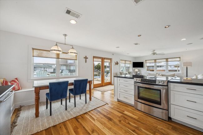 1226 Oahu Dr, House other with 4 bedrooms, 3 bathrooms and 1 parking in Tiki Island TX | Image 10