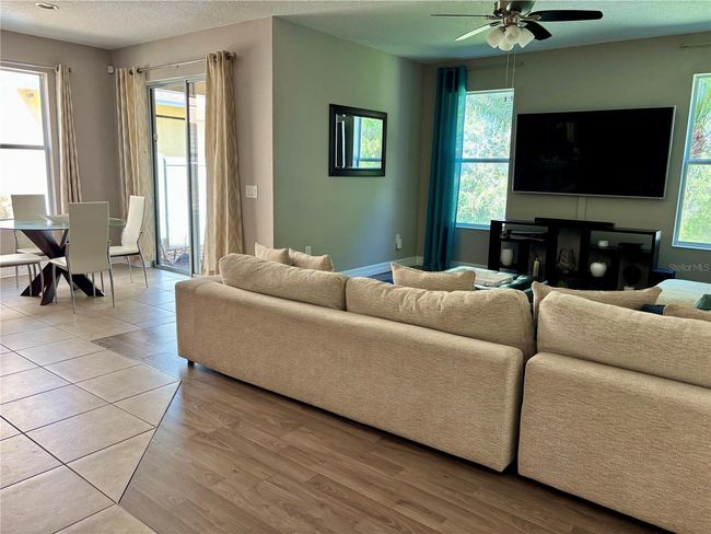 Family/Living Room | Image 17
