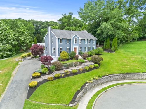 8 Woods Hill Cir, Woburn, MA, 01801-3663 | Card Image