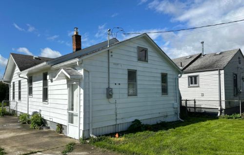 11011 Hupp Ave, Warren, MI, 48089-2445 | Card Image