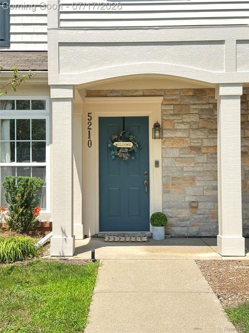 5210 Addington Dr, Commerce Twp, MI, 48390-4008 | Card Image