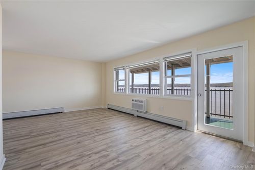 6t-101 Gedney St, Nyack, NY, 10960-2233 | Card Image