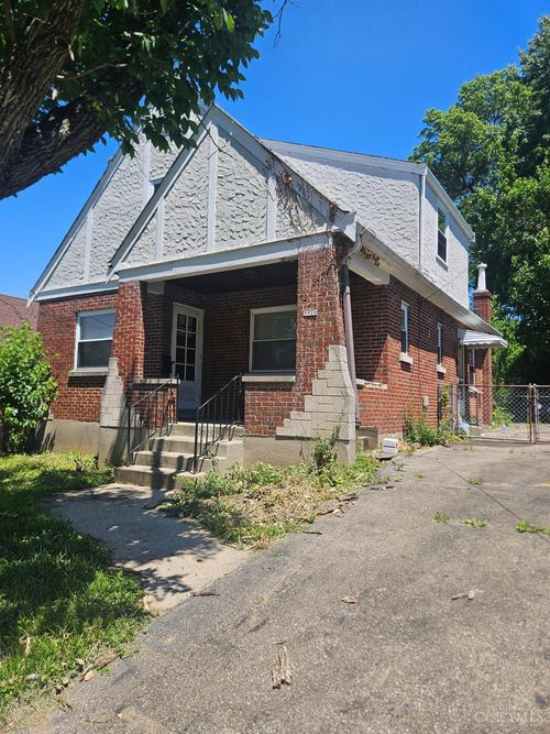 3920 Roswell Ave, Cheviot, OH, 45211-3315 | Card Image