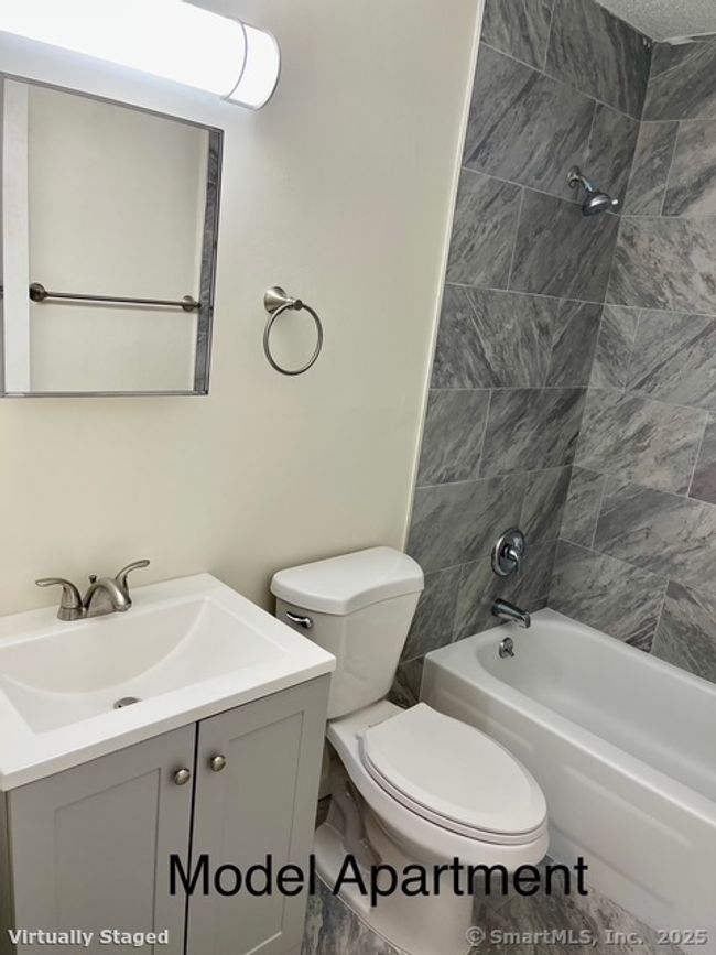 Full Bathroom 1 | Image 9