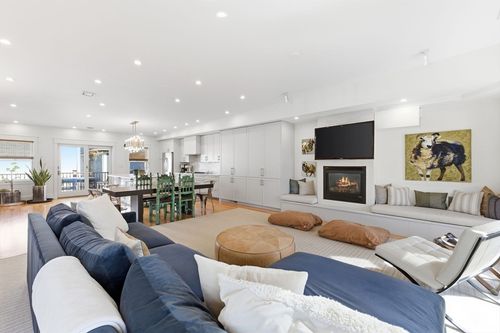 138 W 3rd St, Boston, MA, 02127 | Card Image