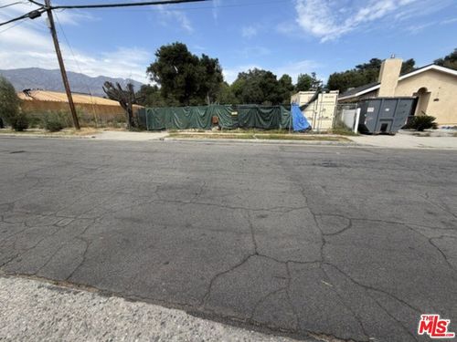 2100 Glenrose Ave, Altadena, CA, 91001-5528 | Card Image