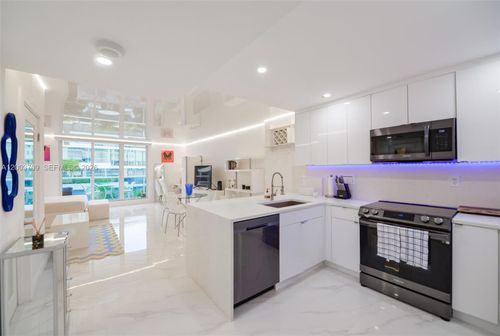 529-2301 Collins Ave, Miami Beach, FL, 33139-1616 | Card Image
