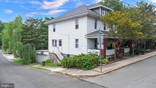 402 N 8th St, BANGOR, PA, 18013-1308 | Card Image