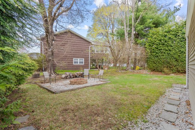 11 Barmore Dr W, House other with 3 bedrooms, 2 bathrooms and 4 parking in Stamford CT | Image 17
