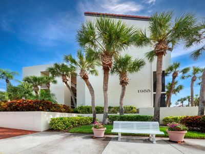 G6-311 - 1955 Gulf Of Mexico Drive, Condo with 3 bedrooms, 2 bathrooms and null parking in Longboat Key FL | Image 1