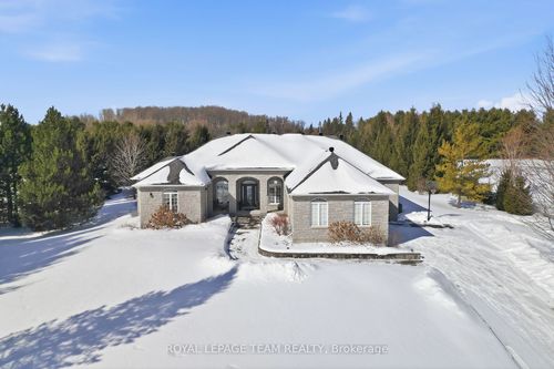 1611 Landel Dr, Kanata, ON, K2W1C2 | Card Image