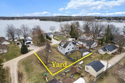 14319 Park Dr, Mecosta, MI, 49332-9797 | Card Image