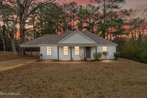 589 Swaney Rd, Holly Springs, MS, 38635-1207 | Card Image