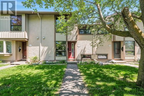2113 Stonehenge Cres, Gloucester, ON, K1B4N7 | Card Image