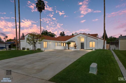 9712 White Oak Dr, Bakersfield, CA, 93311-1612 | Card Image