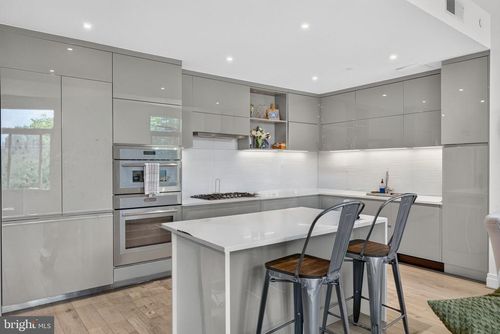 206-810 O St Nw, WASHINGTON, DC, 20001-5693 | Card Image
