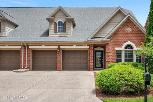 2427 Tradition Cir, Louisville, KY, 40245-5611 | Card Image