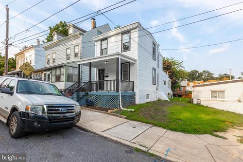 1001 Woodside Ave, Upland, PA, 19015-3017 | Card Image