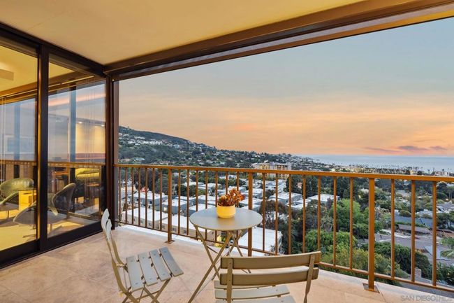 Balcony | Image 24