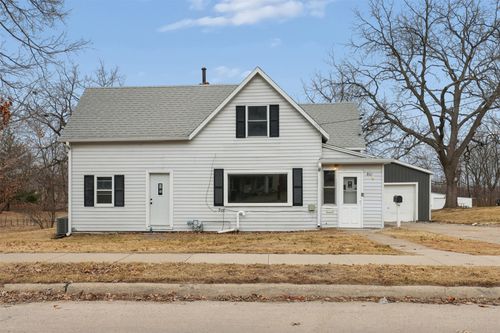 801 E Marion St, Knoxville, IA, 50138-1829 | Card Image