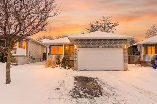 174 Macdougall Dr, Amherstview, ON, K7N0A2 | Card Image