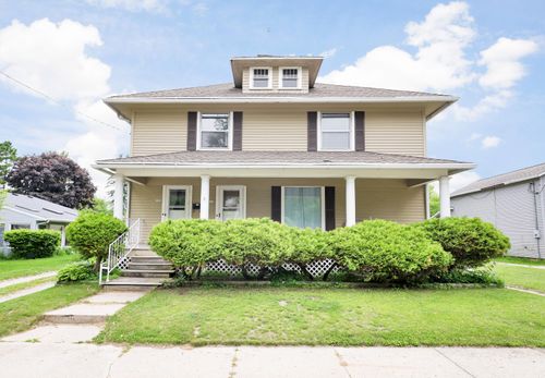 715 N 6th St, Manitowoc, WI, 54220-3940 | Card Image