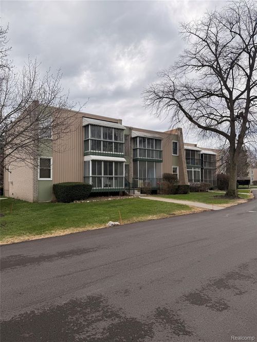 33023 Fargo St, Livonia, MI, 48152-1455 | Card Image