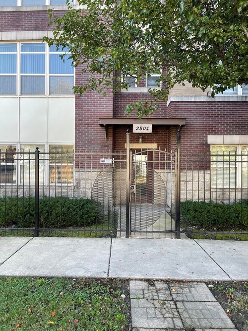 1w-2501 Grenshaw St, Chicago, IL, 60612-4816 | Card Image