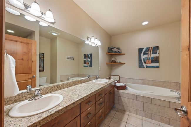 Master Bathroom - dual sinks, soaking tub and tile shower. | Image 21