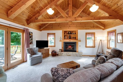E9275 Prairie Rd, Prairie Du Sac, WI, 53578 | Card Image