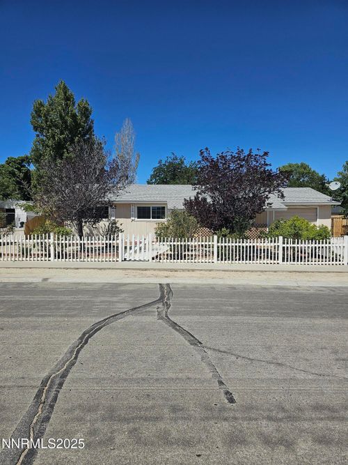 235 Birch St, Hawthorne, NV, 89415-7813 | Card Image
