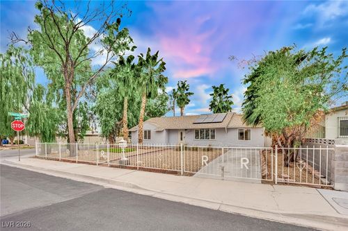 1932 Hassett Ave, Las Vegas, NV, 89104-3627 | Card Image