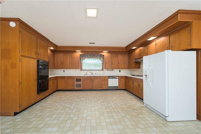 2025 W Main St, House other with 3 bedrooms, 2 bathrooms and null parking in Yadkinville NC | Image 22