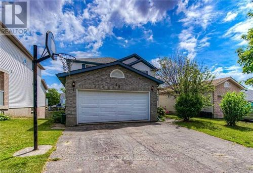 46 Tradewinds Pl, Kitchener, ON, N2N3G4 | Card Image