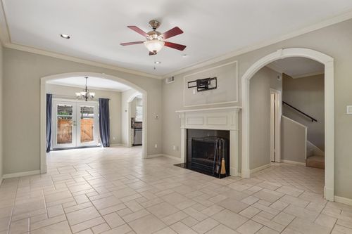 apt-367-11711 Memorial Dr, Houston, TX, 77024-7229 | Card Image