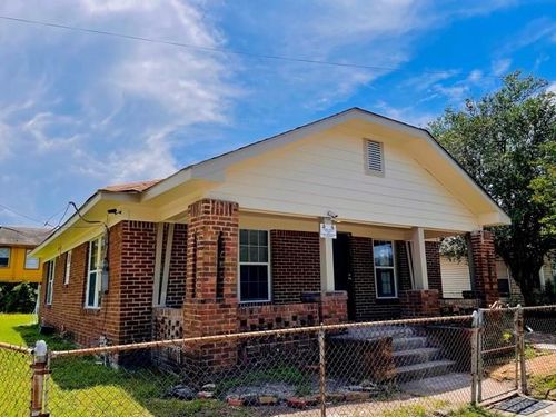 6950 Avenue L, Houston, TX, 77011-2638 | Card Image
