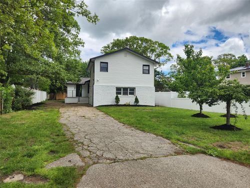 35 Pinedale Ave, Farmingville, NY, 11738-2625 | Card Image