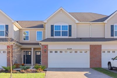 1129 Hawk Hollow Drive, Townhouse with 3 bedrooms, 2 bathrooms and 2 parking in Yorkville IL | Image 1