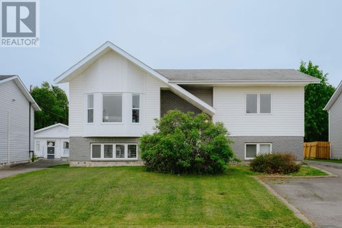47 Corrigan St, Gander, NL, A1V2N4 | Card Image